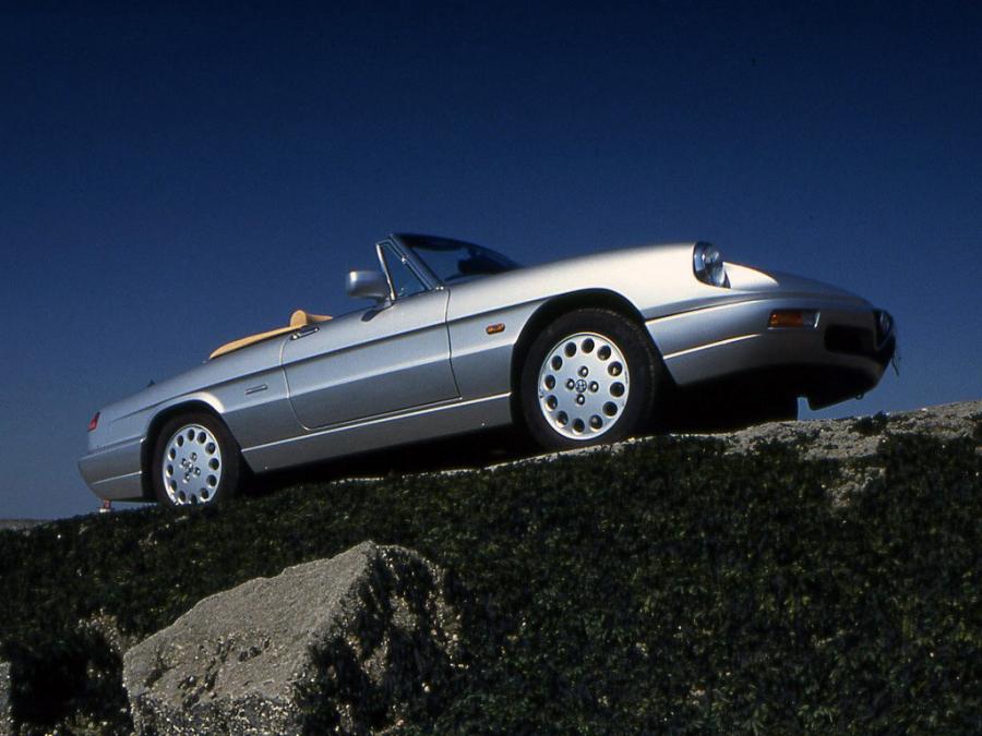  Alfa Romeo Spider 2.0 (115.A1) 1990 года  (фото 12 из 35)
